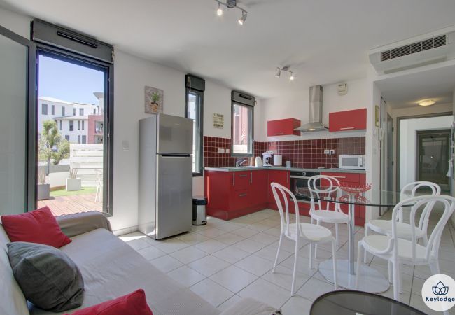  in Saint Pierre - T2 - Ti Patio*** - 38 m2 – Sea front - St-Pierre