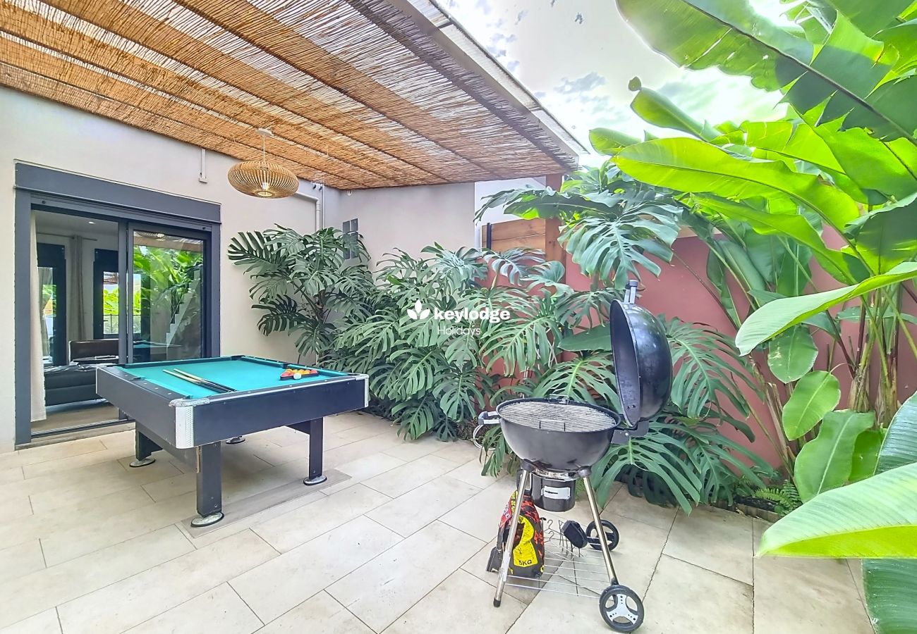 Villa in Saint Pierre - Villa Sihame*** - Swimming pool and pool table in Saint-Pierre