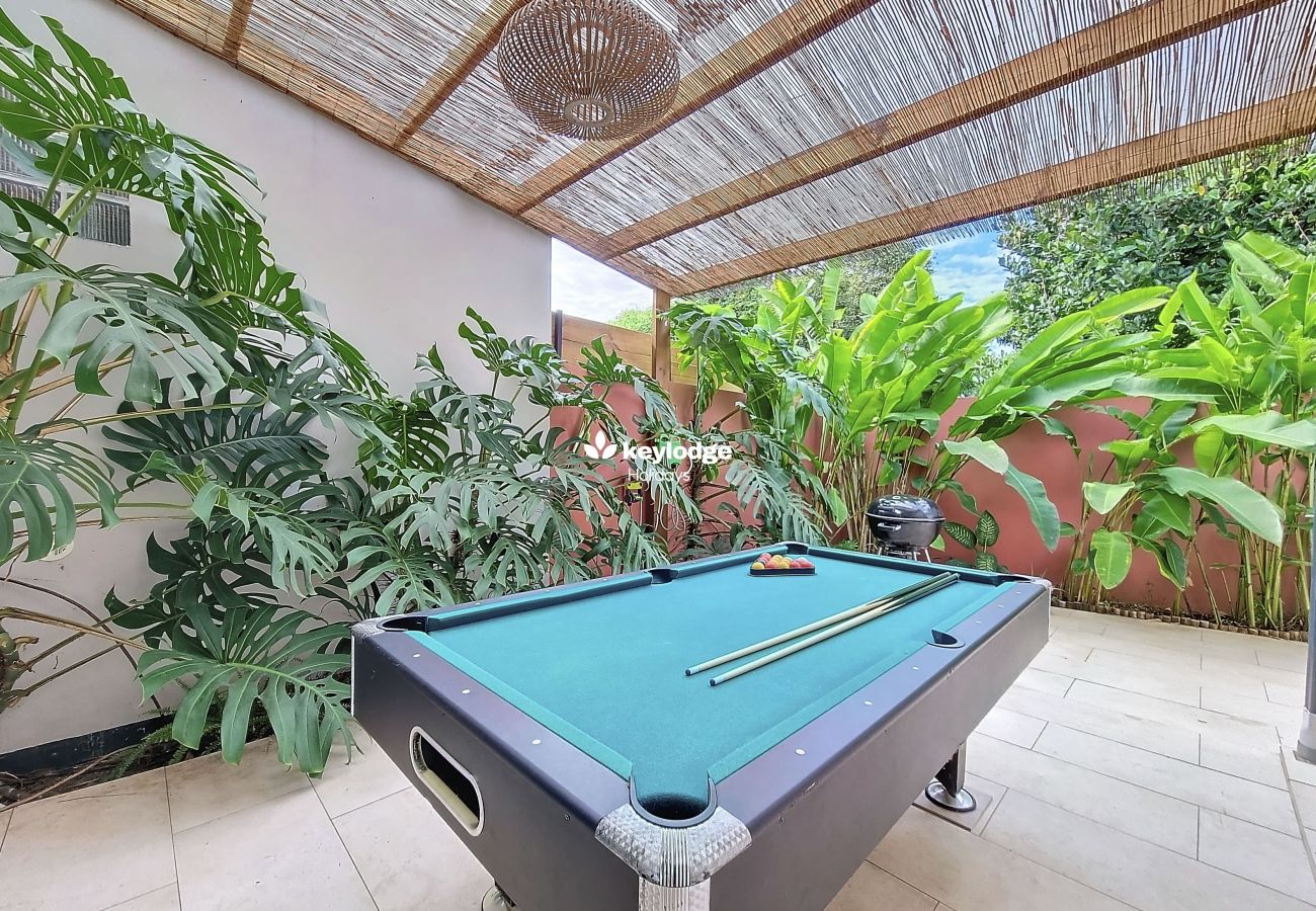 Villa in Saint Pierre - Villa Sihame*** - Swimming pool and pool table in Saint-Pierre