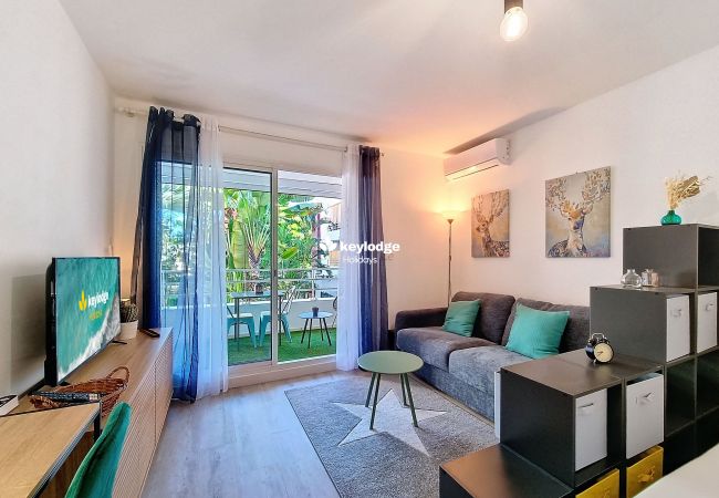  in Saint Denis - T1 – Studio Gabriel – close to the center of Saint-Denis