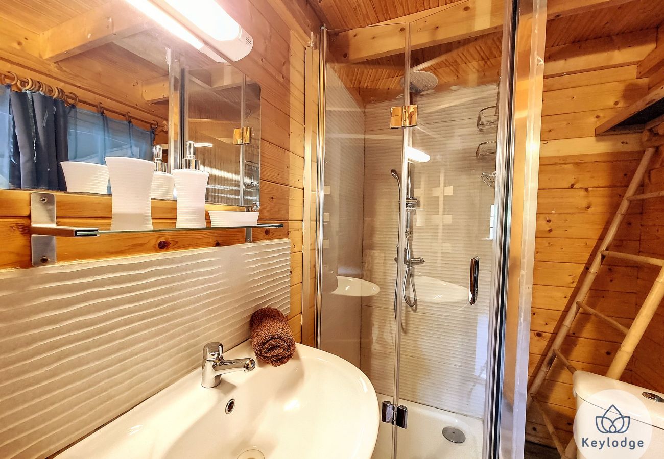 Bungalow à SAINT-LOUIS - Jardin de Montplaisir - Joli Coeur – Bungalow 25m² avec jacuzzi et vue sur la montagne – Saint-Louis