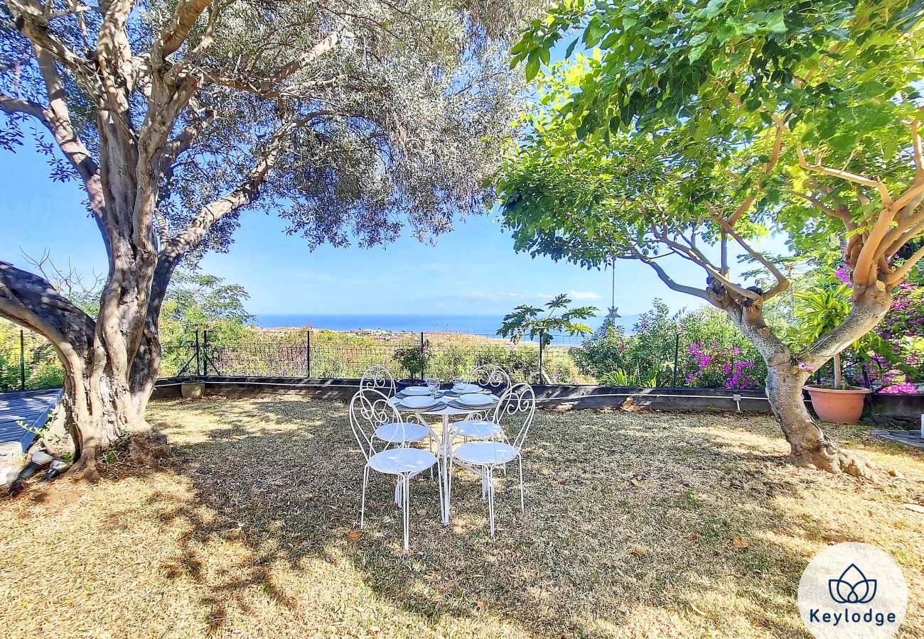 Maison à Saint-Gilles les Hauts - Villa Cadentia*** – 3 chambres avec piscine et vue mer – Saint-Gilles les Hauts