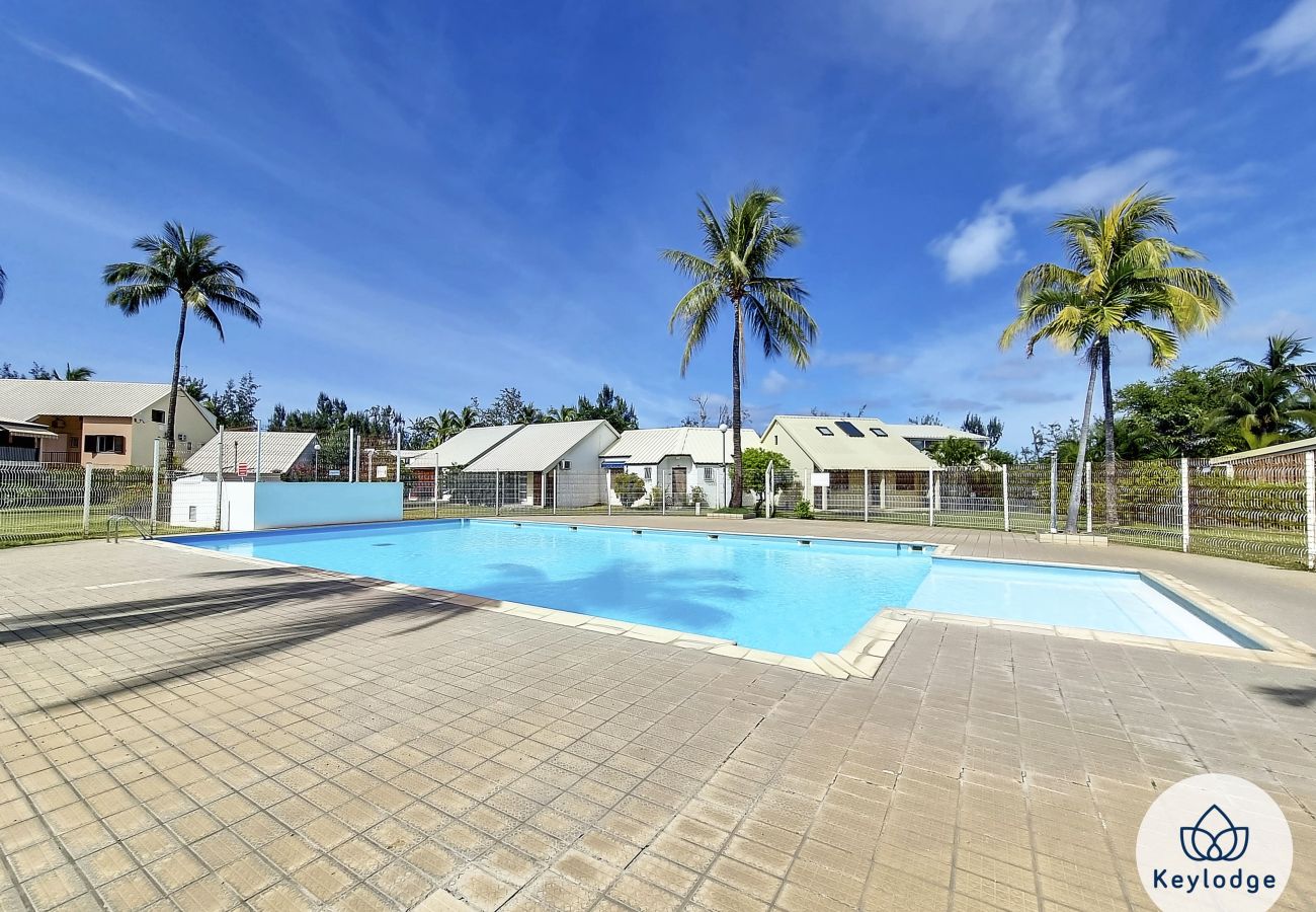 Maison à Saint-Gilles les Bains - Villa Navis*** –  avec piscine commune – pieds dans l’eau à Saint-Gilles