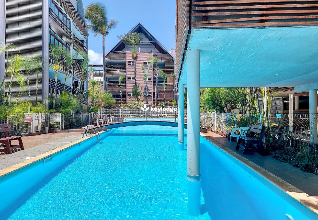 Appartement à Saint Pierre - Douceur Exotique – T3 avec piscine partagée - centre-ville de Saint-Pierre