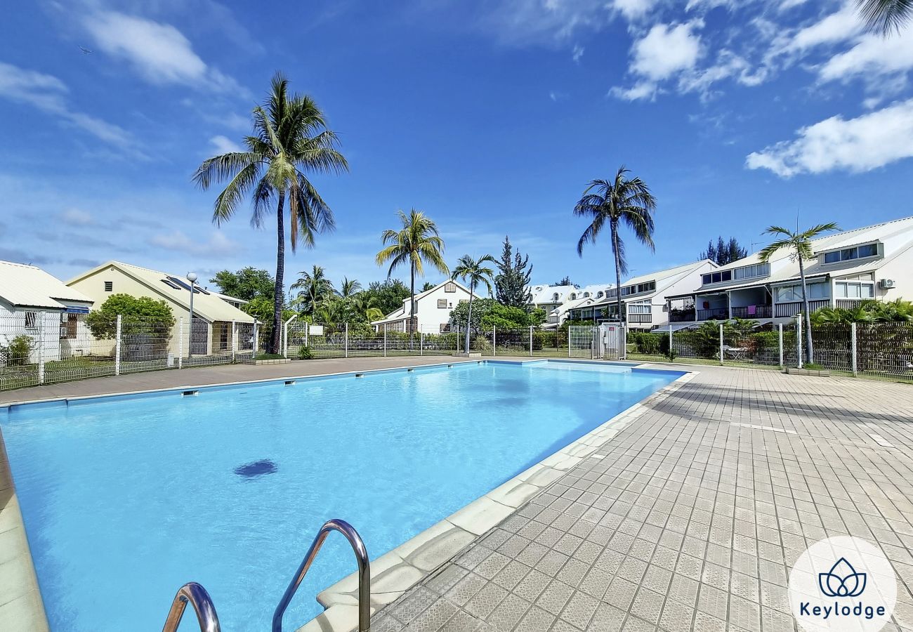 Maison à Saint-Gilles les Bains - Villa Navis*** –  avec piscine commune – pieds dans l’eau à Saint-Gilles