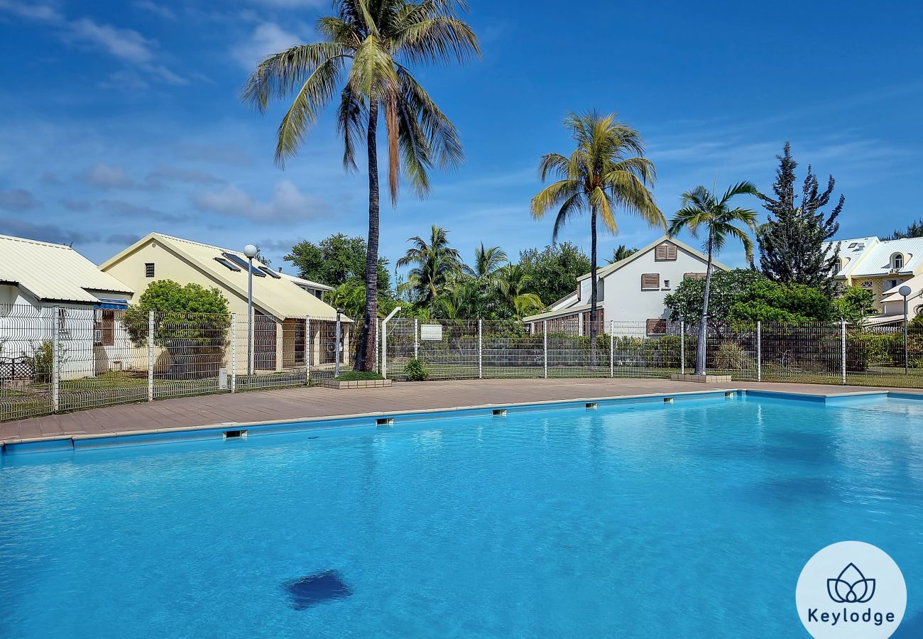 Maison à Saint-Gilles les Bains - Villa Navis*** –  avec piscine commune – pieds dans l’eau à Saint-Gilles