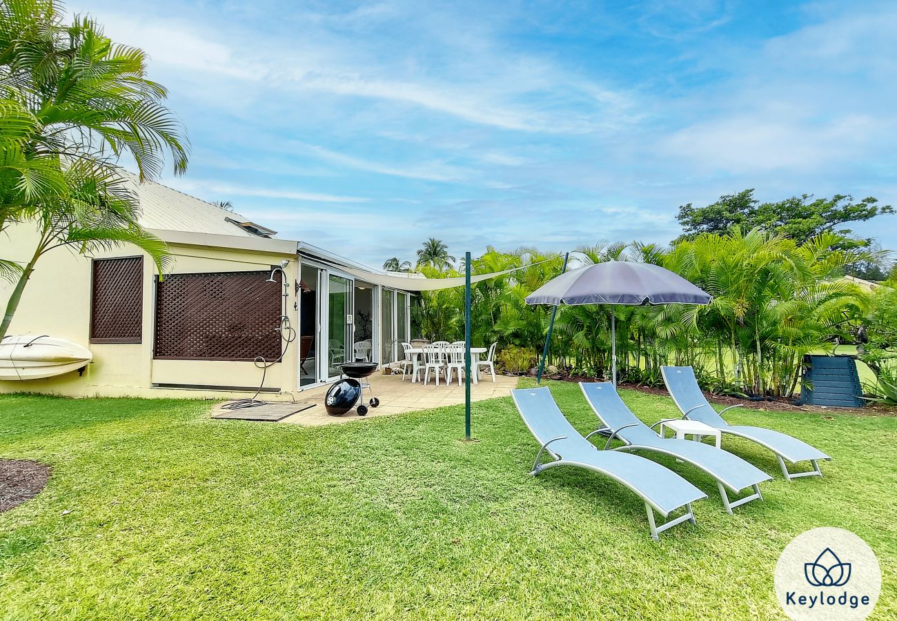 Maison à Saint-Gilles les Bains - Villa Navis*** –  avec piscine commune – pieds dans l’eau à Saint-Gilles